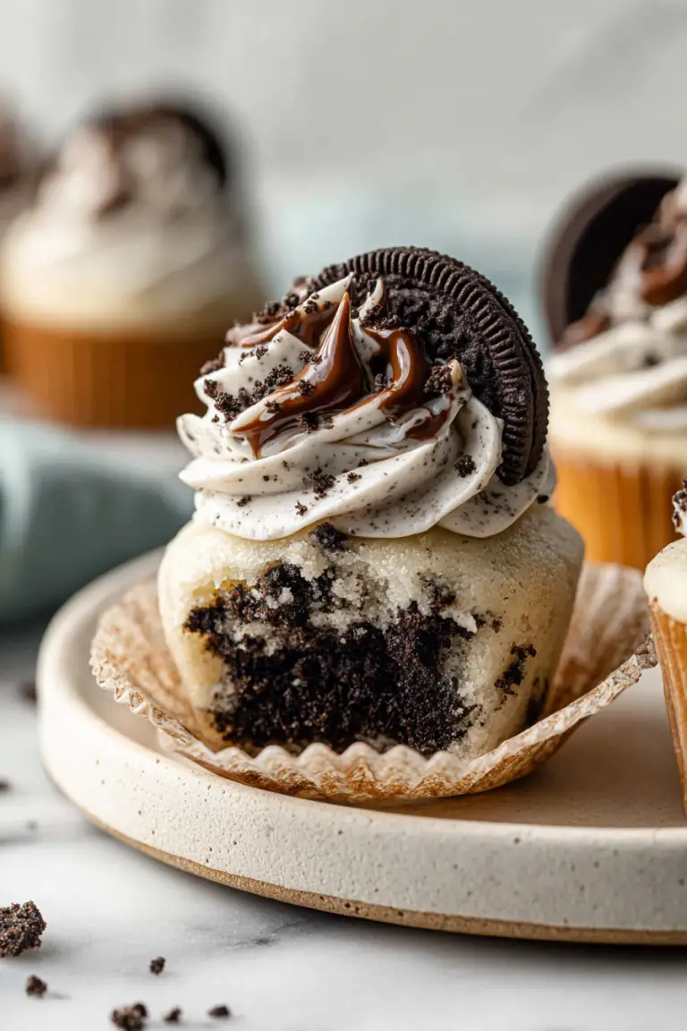 Easy Cookies and Cream Oreo Cupcakes